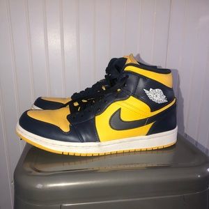 Air Jordan 1 Mid Varsity Maize Midnight Navy White Sneakers